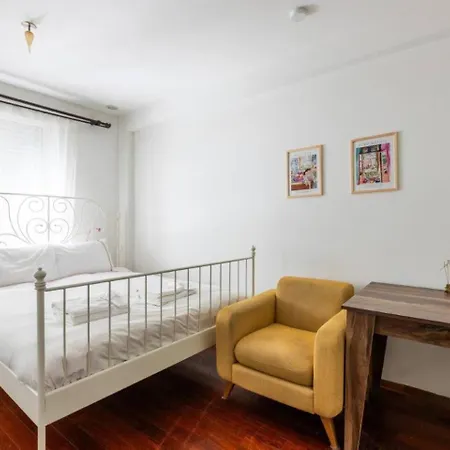 公寓 Gorgeous Bright 2bed1bath Bosphorus Views! #356 伊斯坦布尔